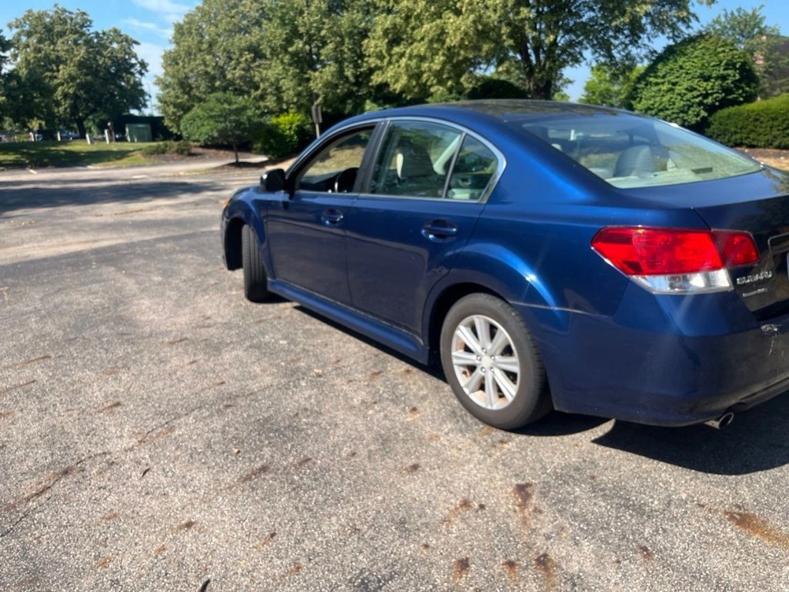 Used 2010 Subaru Legacy 2.5i Premium AWD/4WD image 15