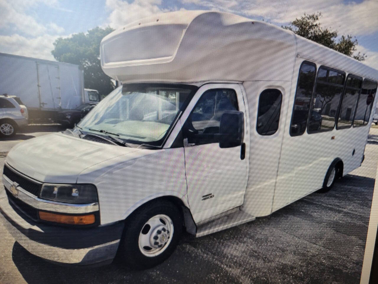 Used 2015 Chevrolet Express 4500 w/ Shuttle Bus Package RWD image 2