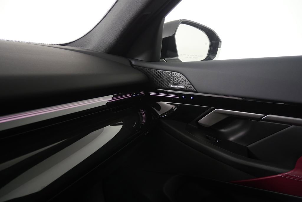 Certified 2025 BMW 530i image 27