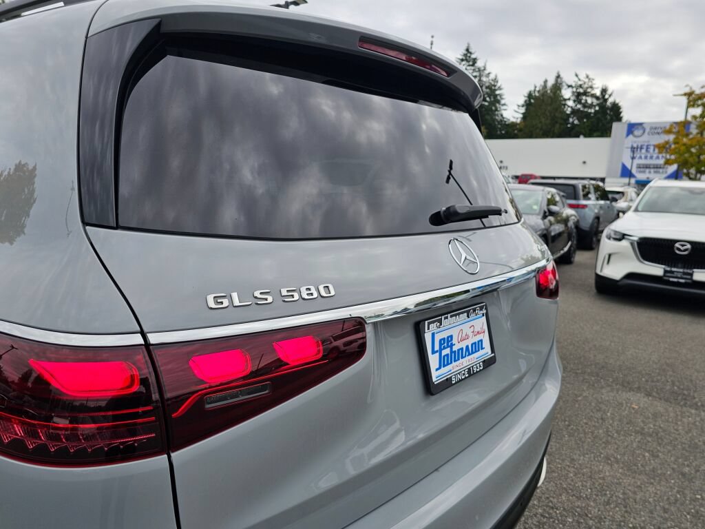 Used 2024 Mercedes-Benz GLS 580 4MATIC image 27
