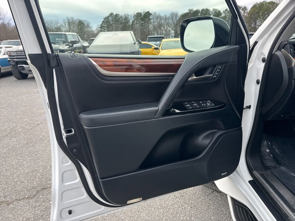 Used 2016 Lexus LX 570 4WD image 27