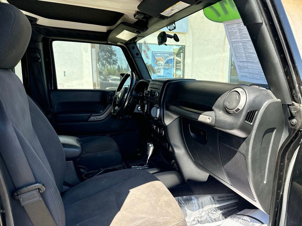 Used 2017 Jeep Wrangler Unlimited Sport w/ Connectivity Group AWD/4WD image 13