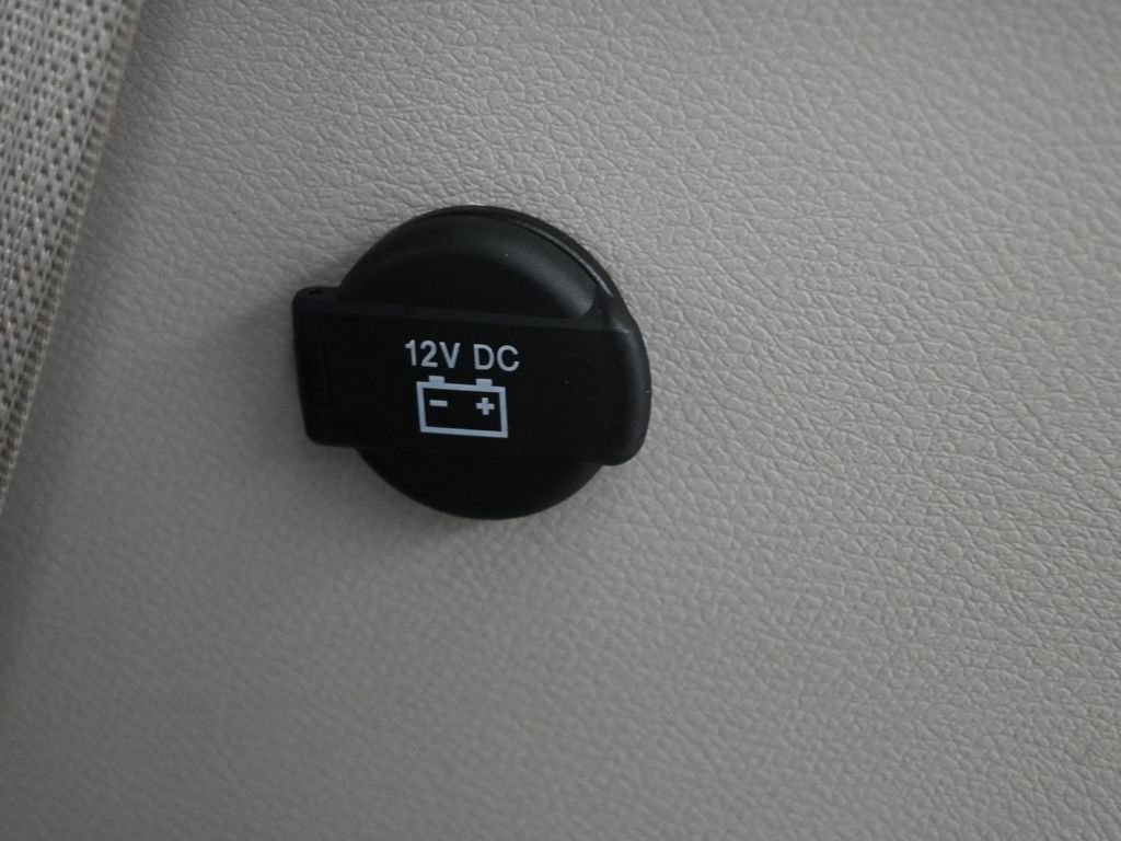 Used 2023 Chrysler Pacifica Touring-L image 27