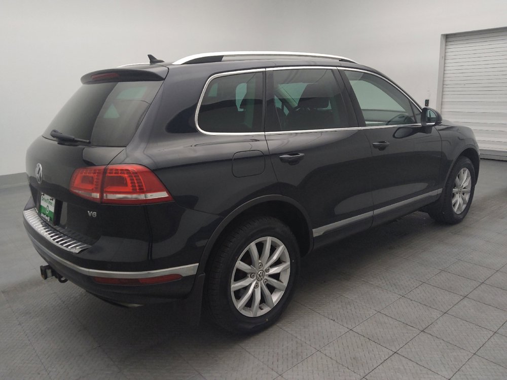 Used 2016 Volkswagen Touareg Sport image 10