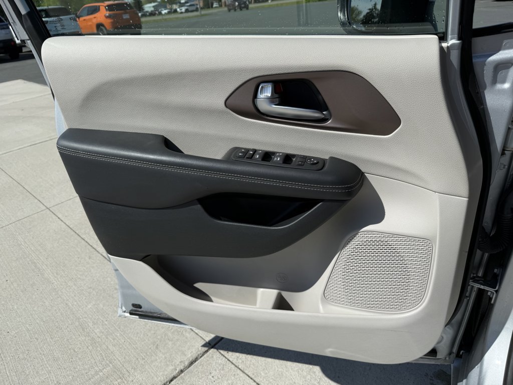 Used 2023 Chrysler Voyager LX FWD image 19