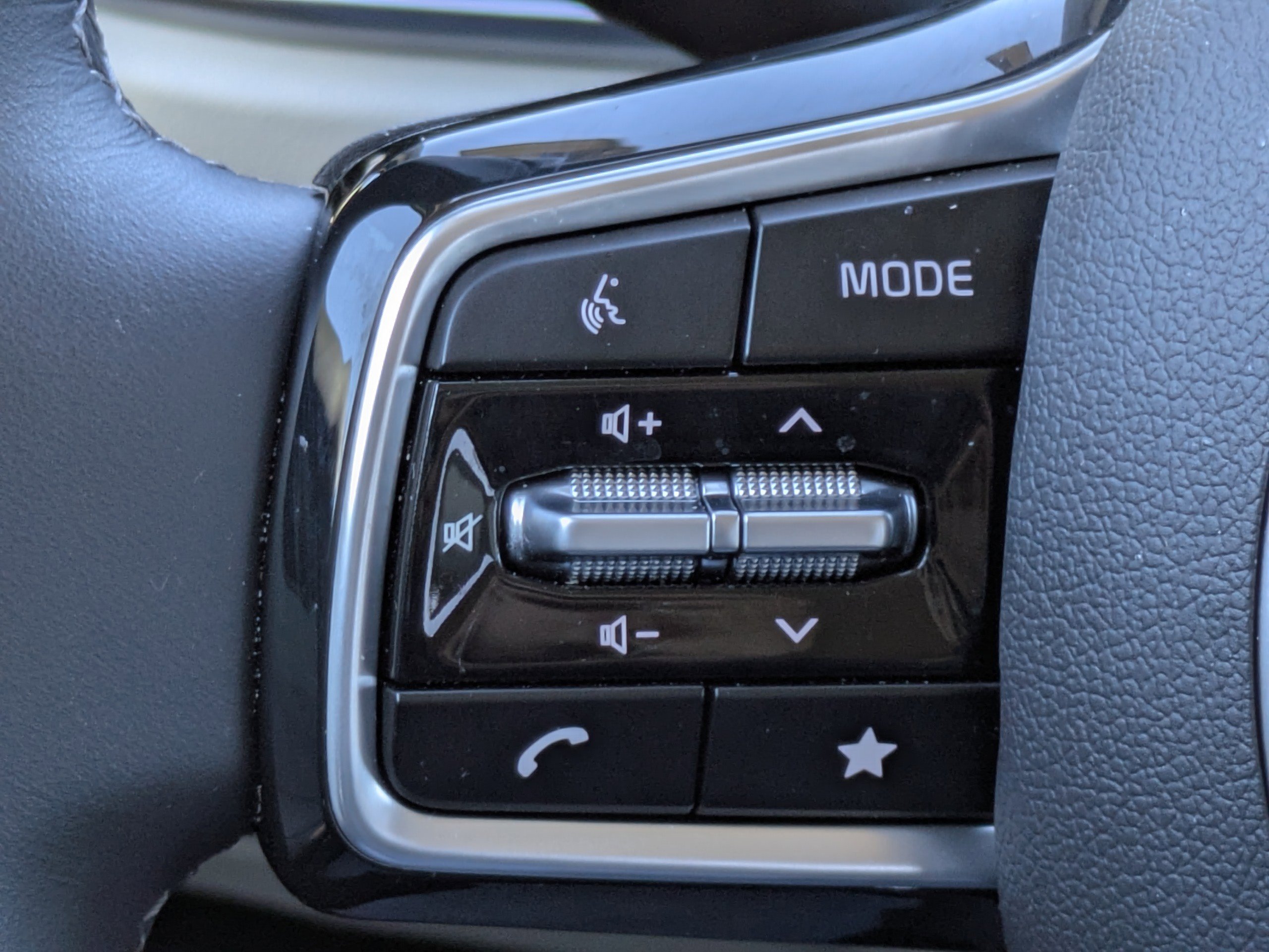 Certified 2025 Kia Sorento S image 33