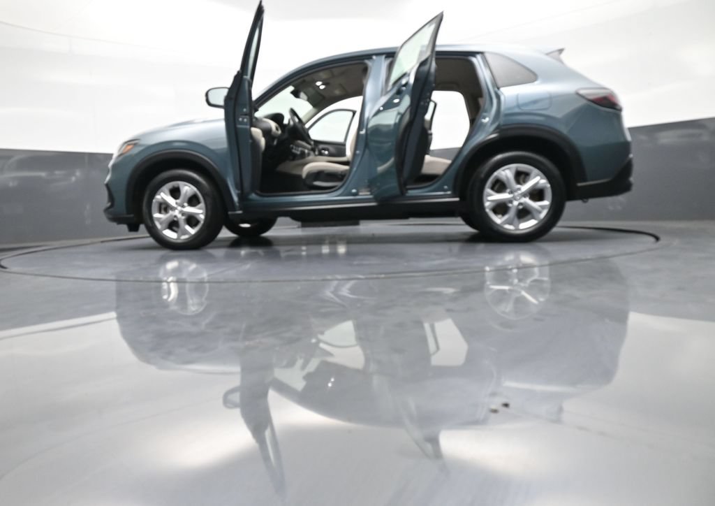 Certified 2025 Honda HR-V LX image 47