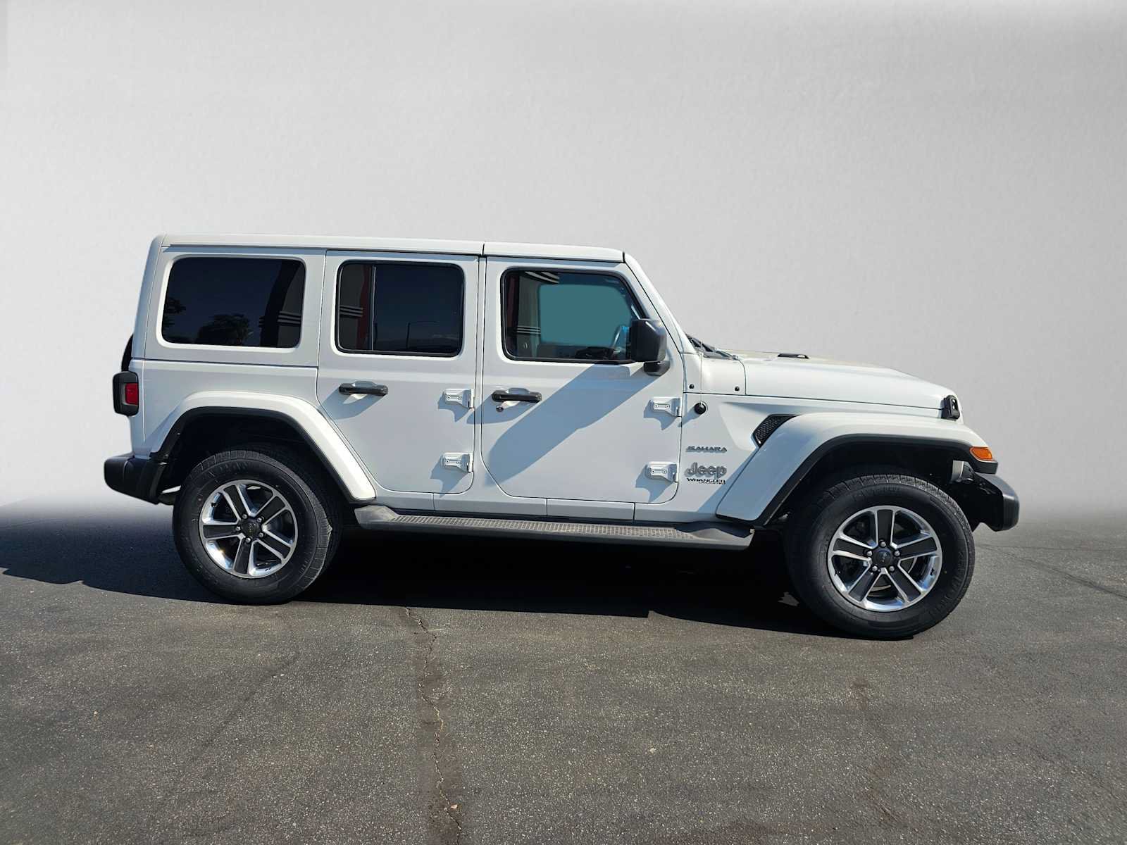 Used 2019 Jeep Wrangler Unlimited Sahara AWD/4WD image 2
