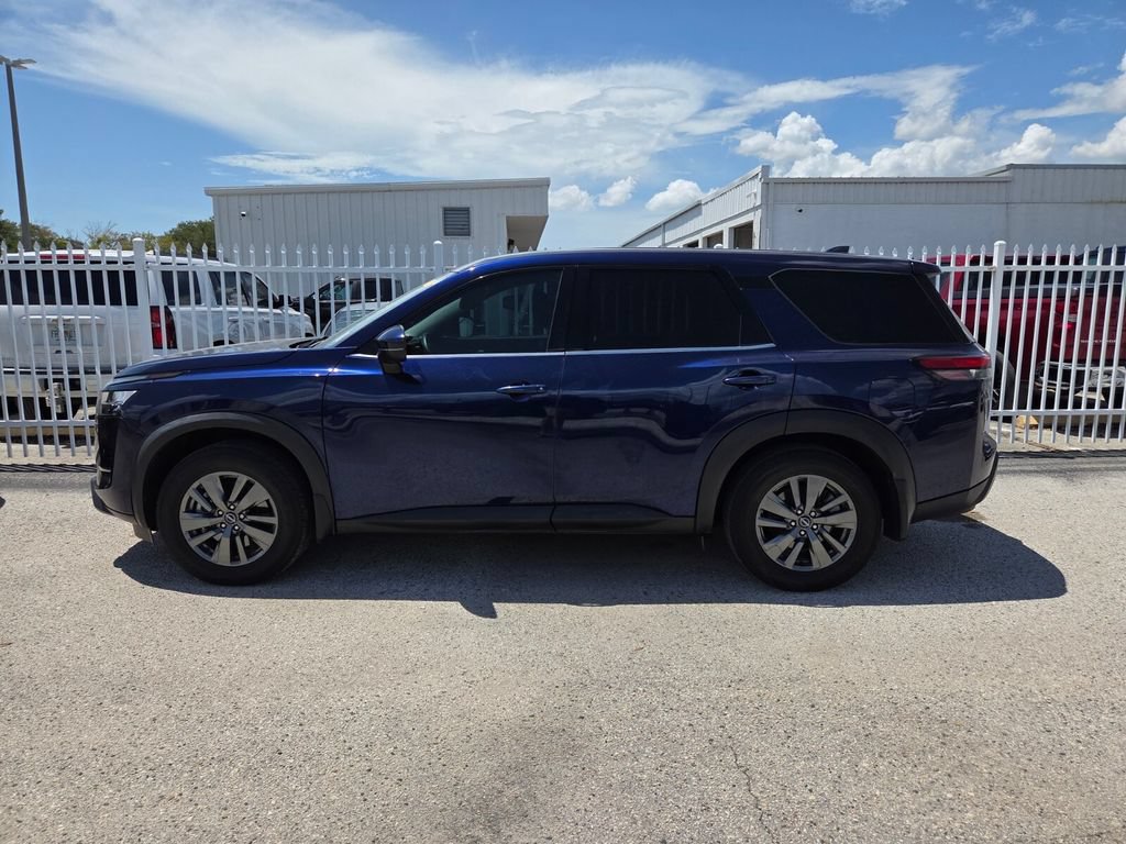 Used 2022 Nissan Pathfinder S FWD image 2