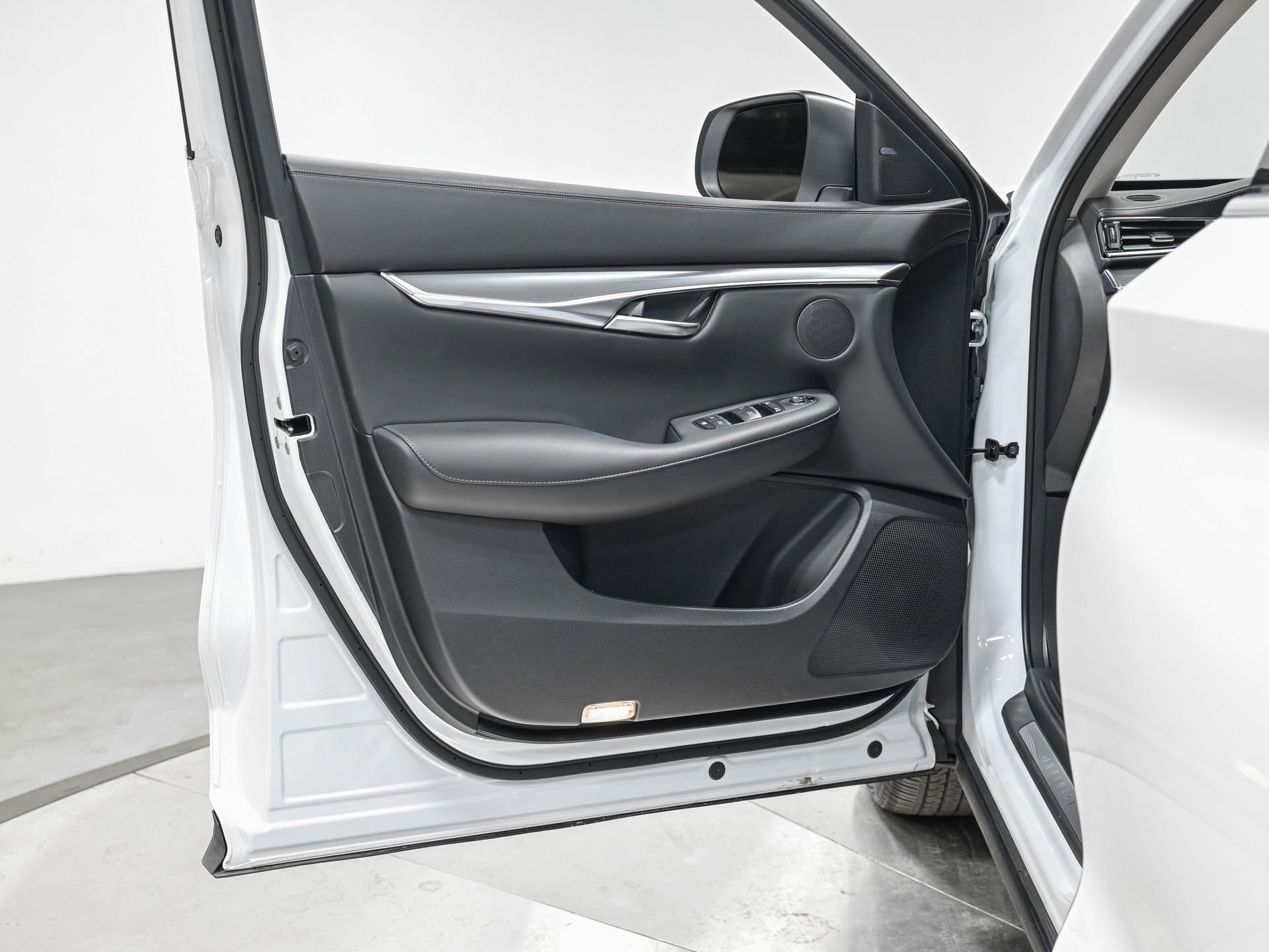 Used 2025 INFINITI QX50 Pure image 12