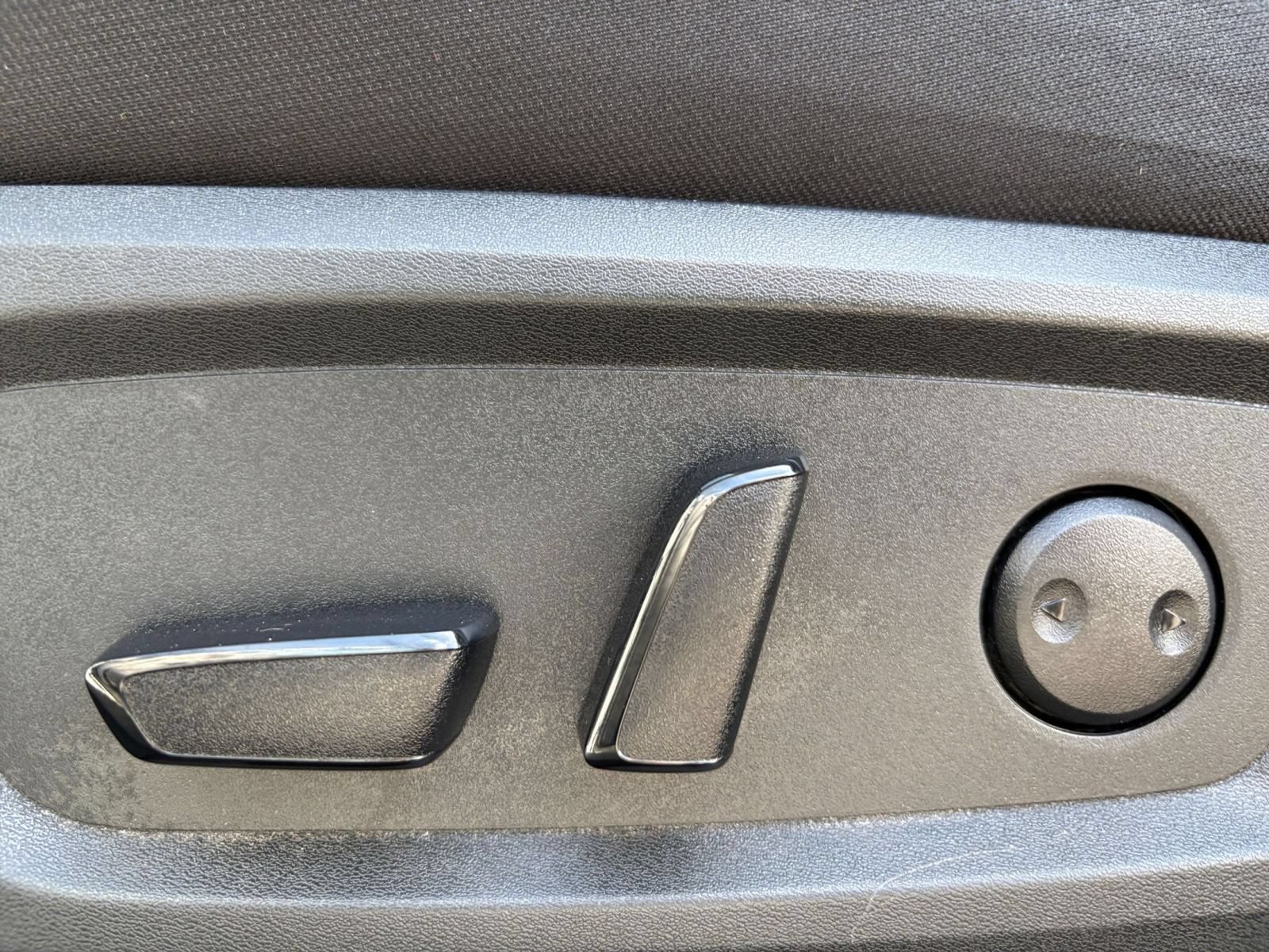 Used 2025 Nissan Pathfinder SV AWD/4WD image 18