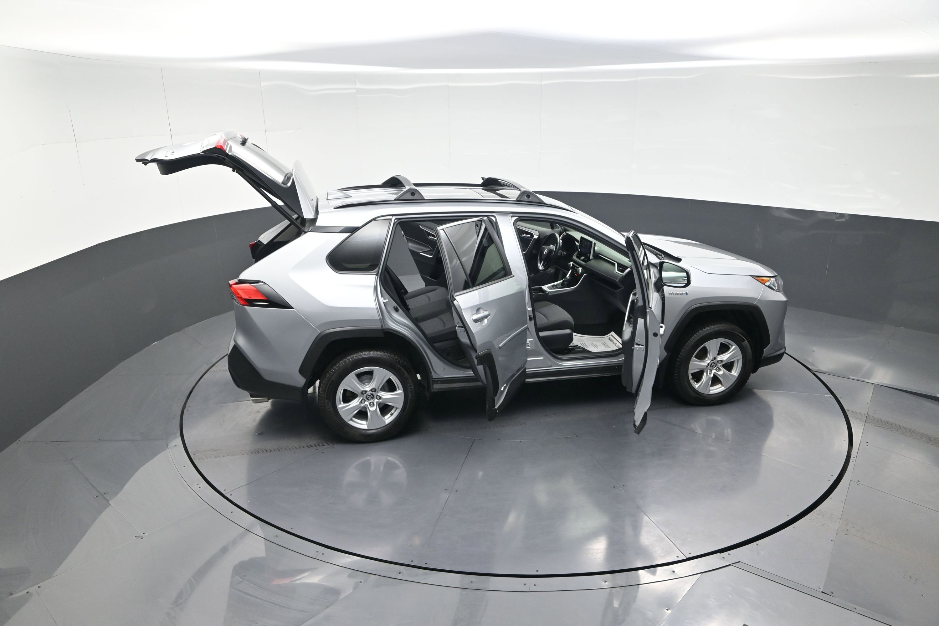 Used 2020 Toyota RAV4 XLE w/ Convenience Package image 14