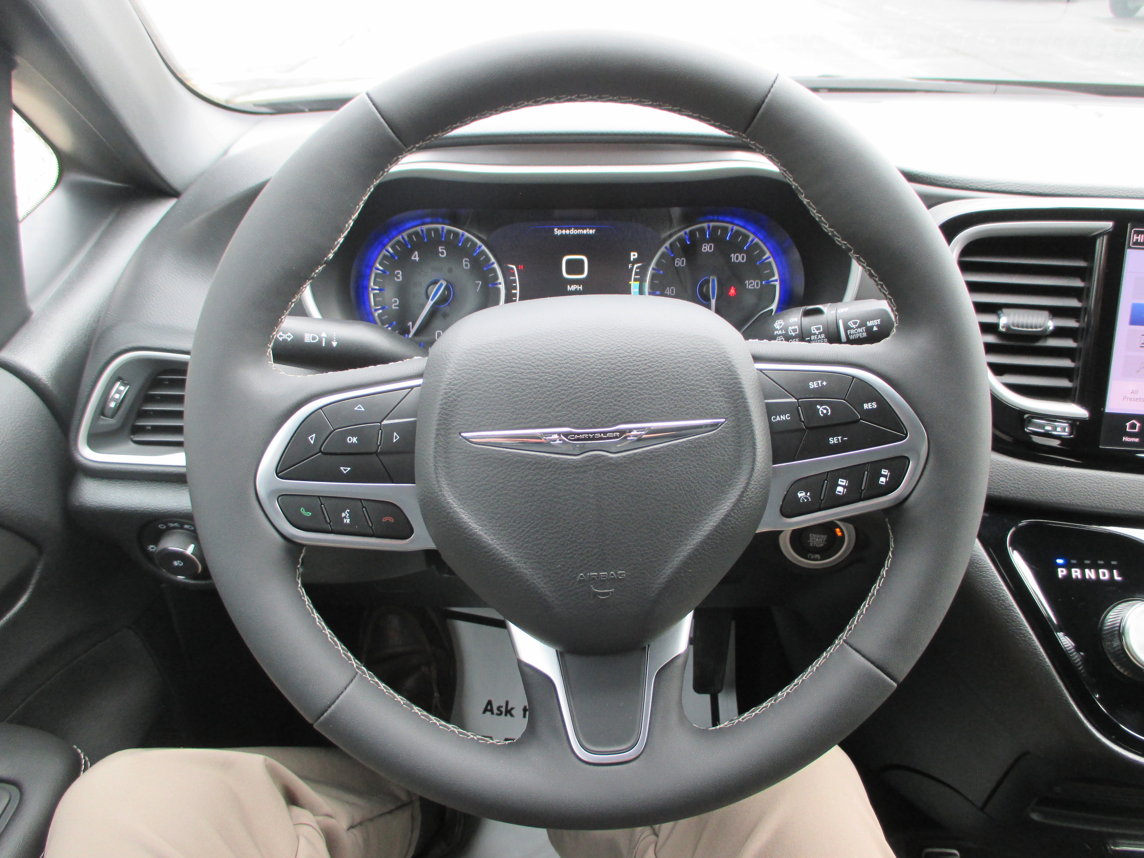 Used 2026 Chrysler Pacifica Select image 23