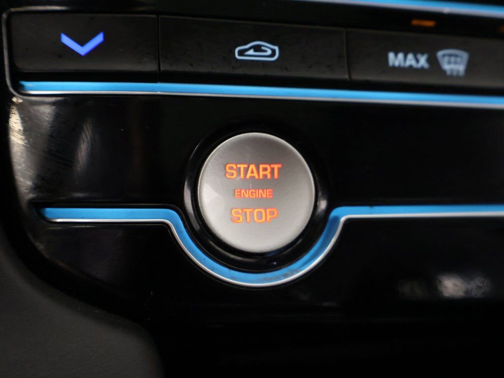 Used 2020 Jaguar F-PACE SVR image 42