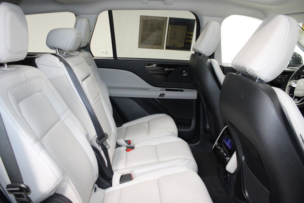 Used 2025 Lincoln Aviator Reserve w/ Illumination Package AWD/4WD image 33