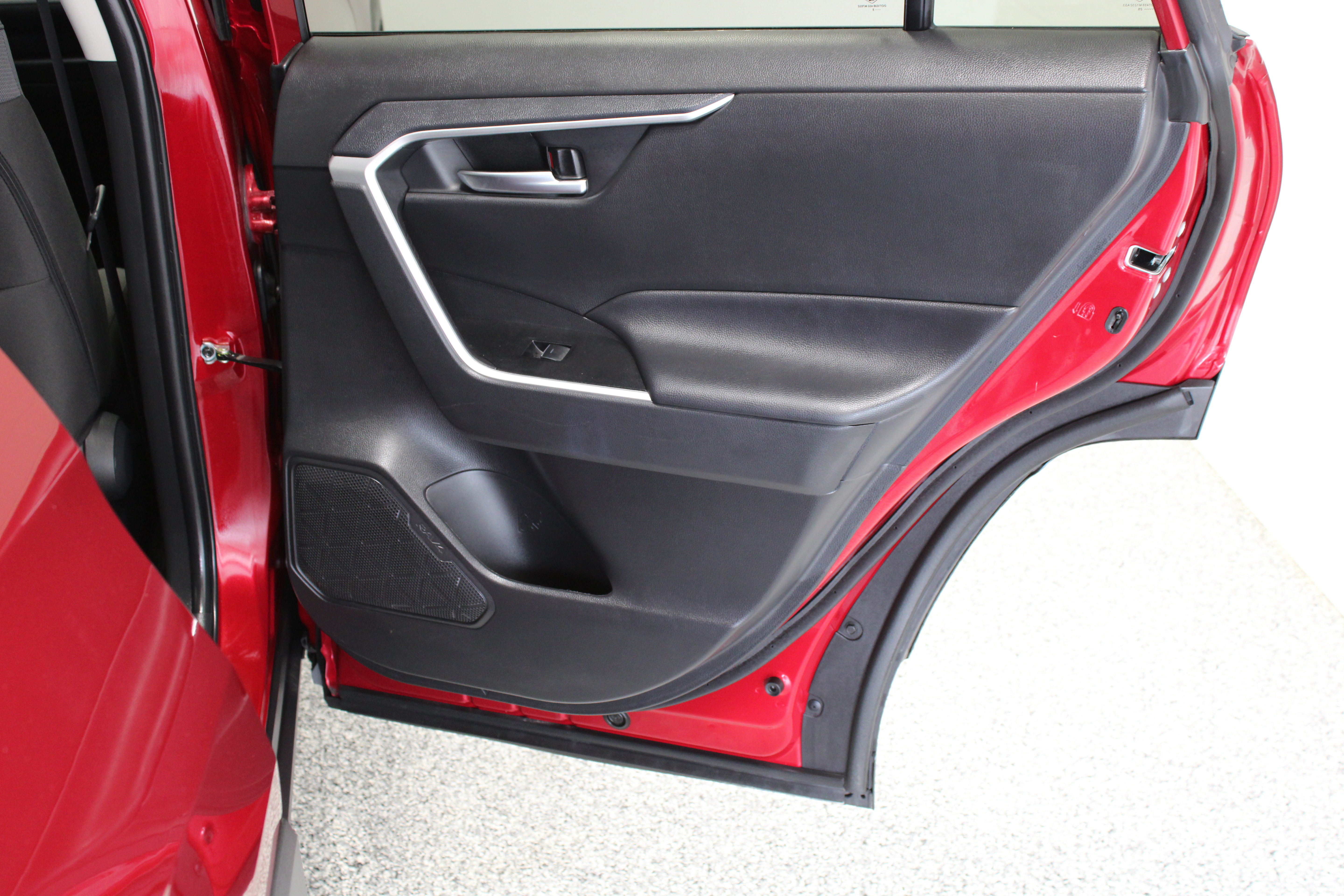 Used 2025 Toyota RAV4 XLE FWD image 32