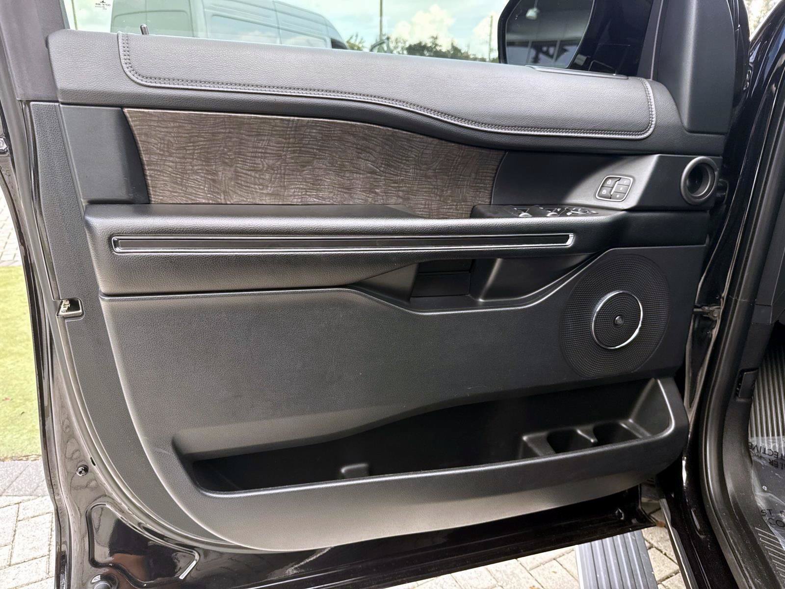 Used 2021 Ford Expedition Max Limited RWD image 19