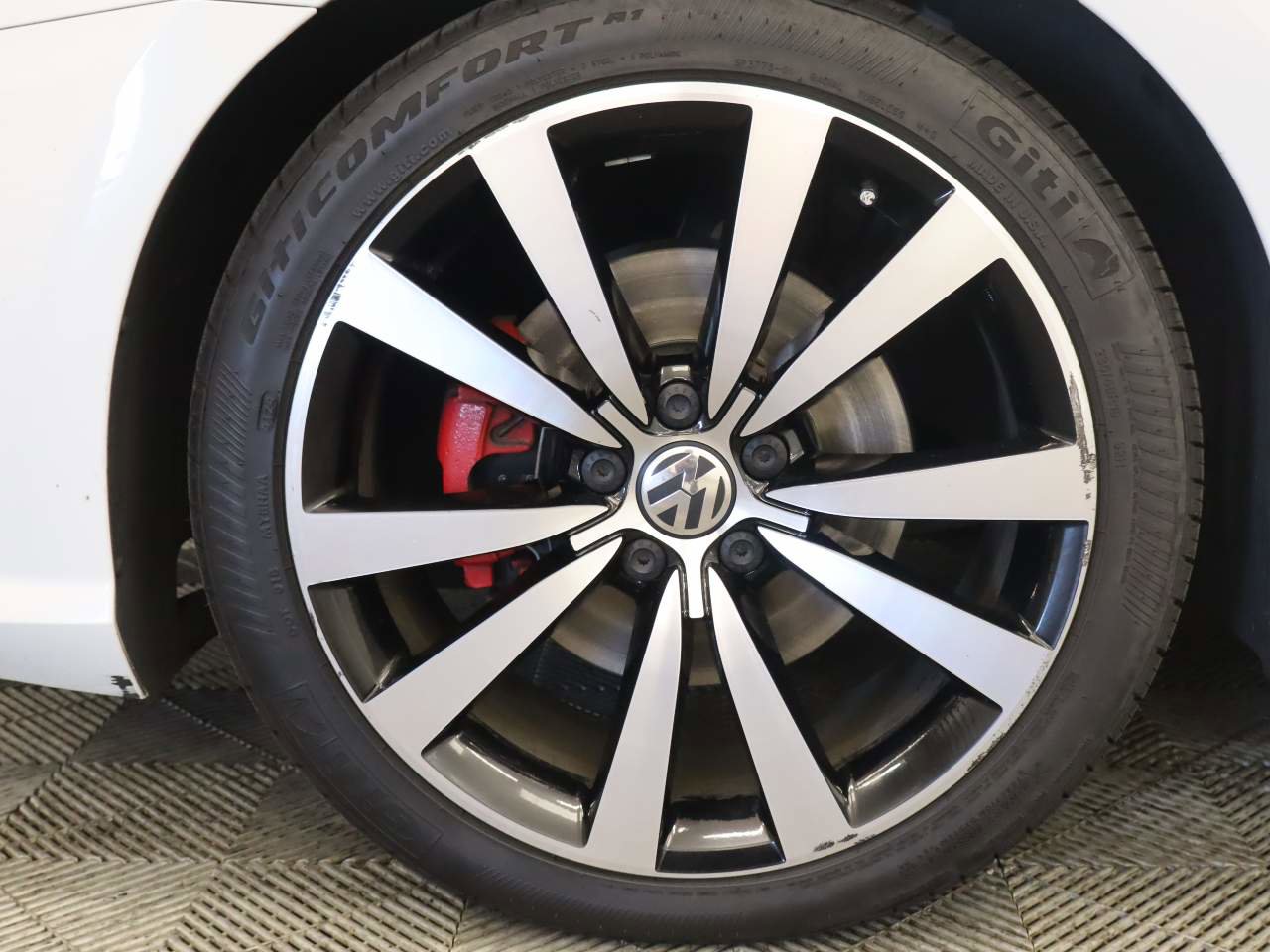 Used 2018 Volkswagen Passat GT FWD image 6