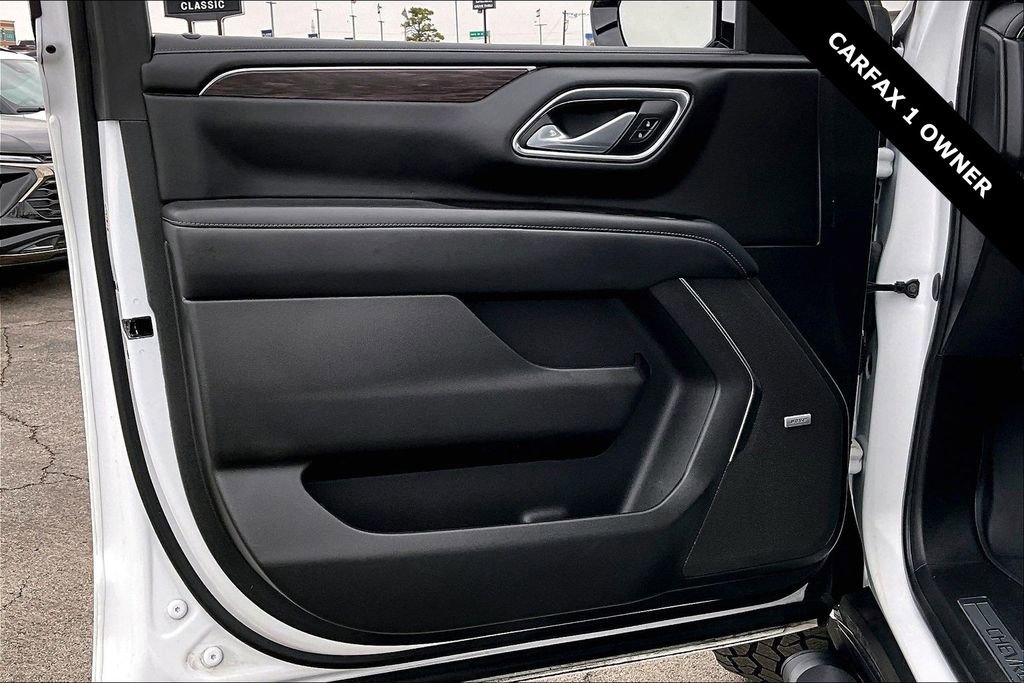 Used 2024 Chevrolet Suburban Z71 w/ Luxury Package AWD/4WD image 19