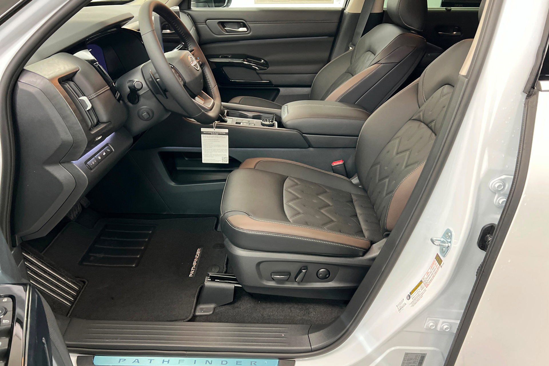 New 2026 Nissan Pathfinder Platinum image 17