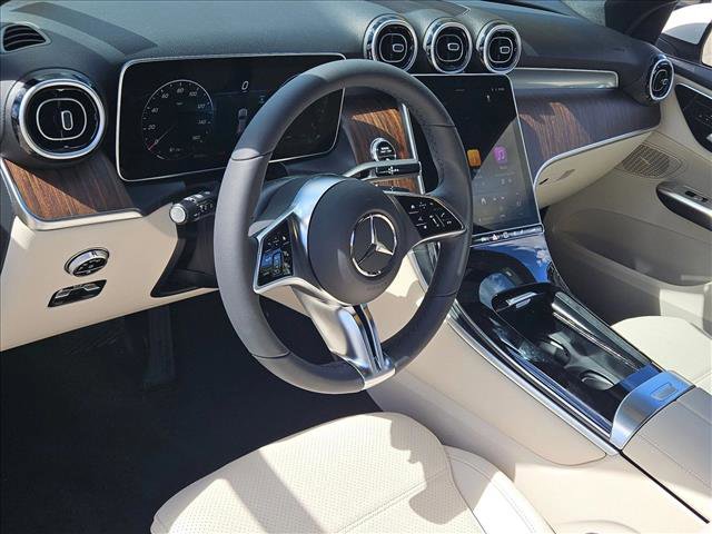 Used 2026 Mercedes-Benz GLC 300 image 3