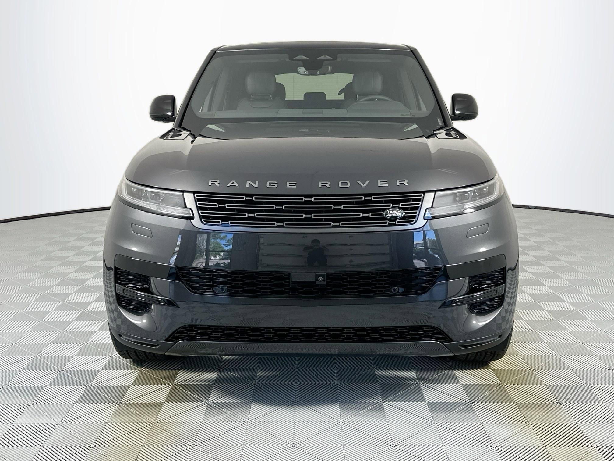 Used 2026 Land Rover Range Rover Sport SE image 2