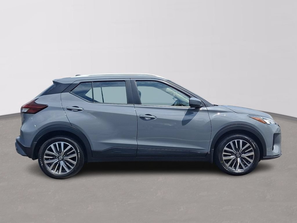 Used 2021 Nissan Kicks SV FWD image 7