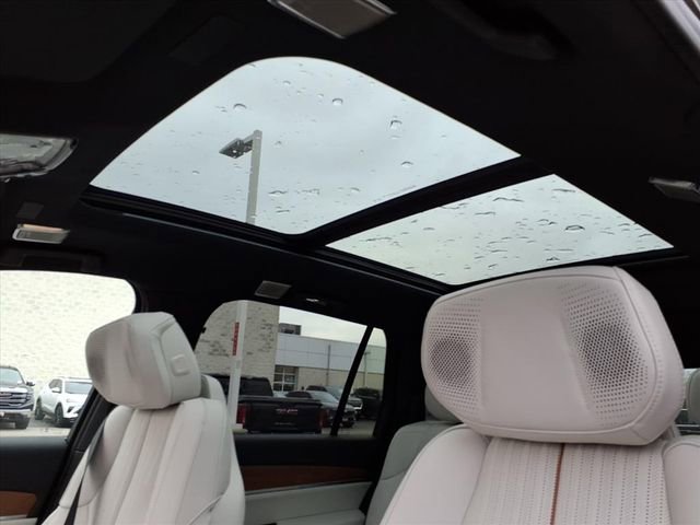 New 2026 Cadillac Vistiq Sport image 13