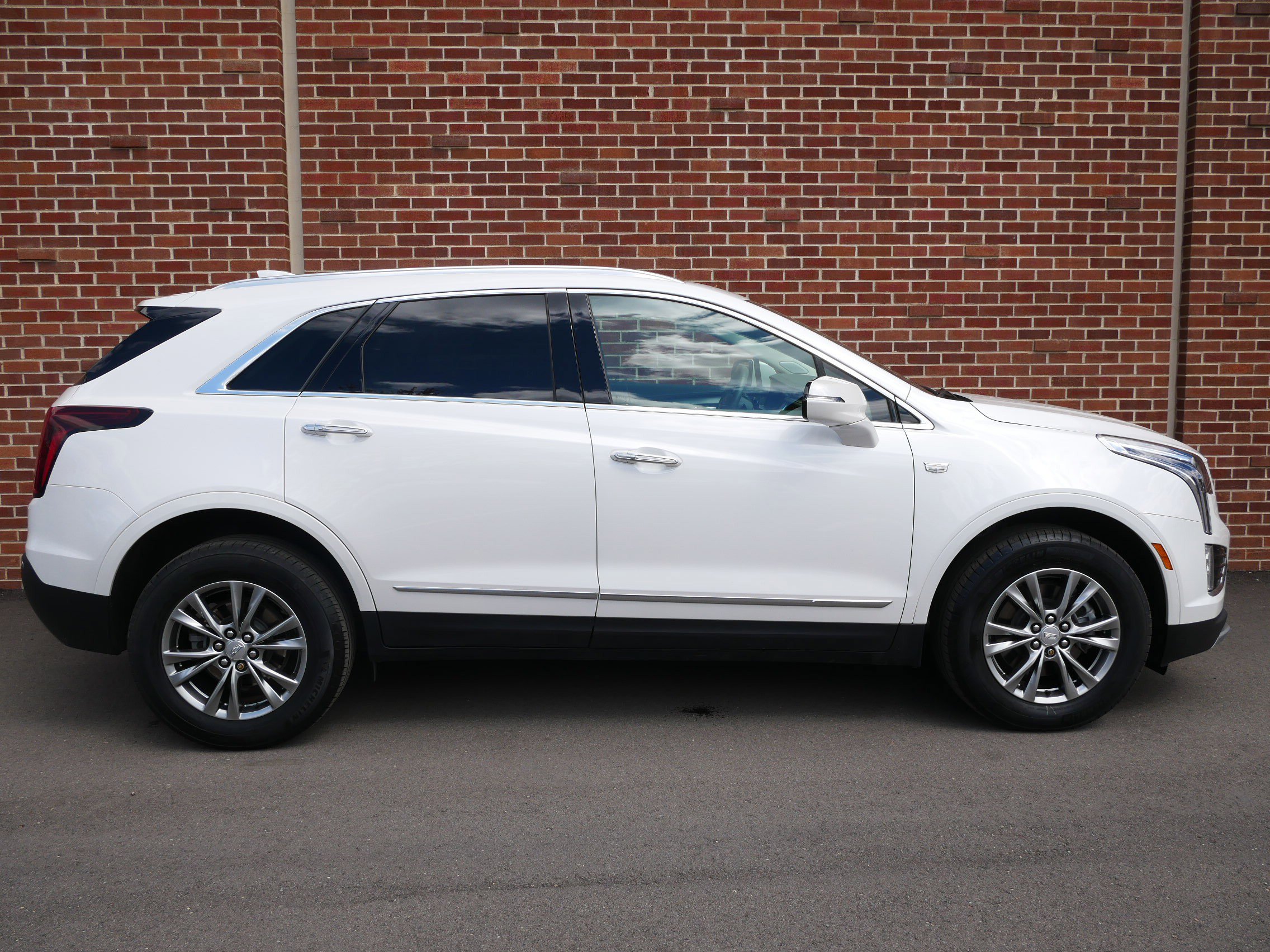 Certified 2022 Cadillac XT5 Premium Luxury w/ LPO, Floor Liner Package AWD/4WD image 26