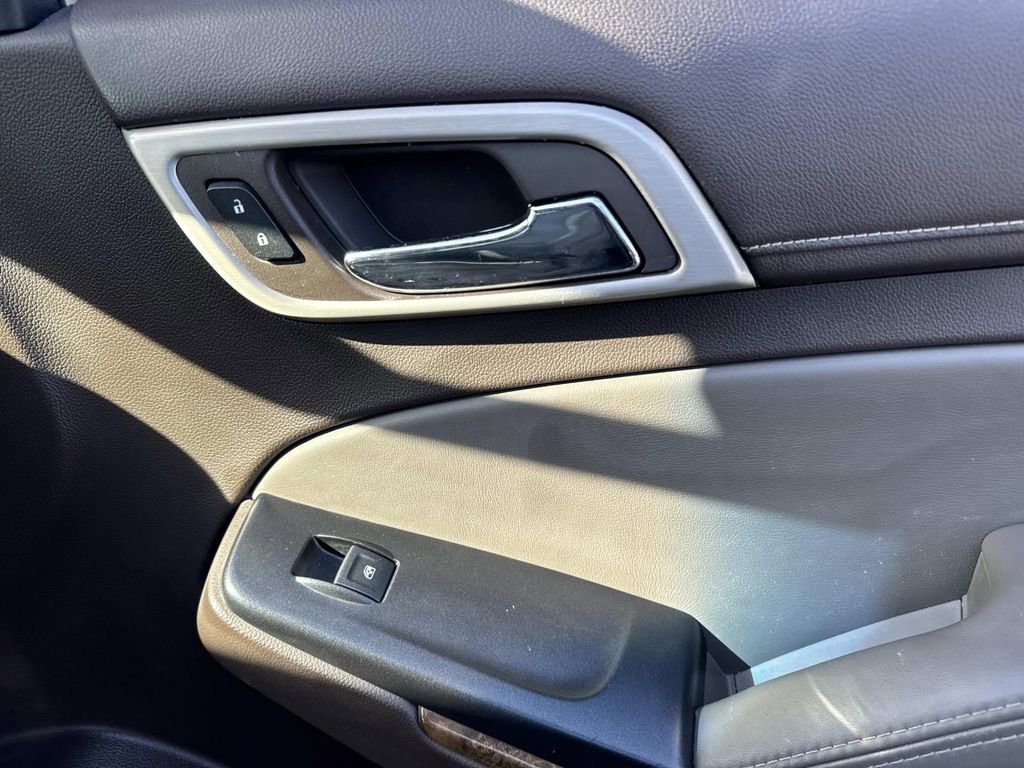 Used 2015 GMC Yukon XL Denali w/ Premium Package image 17