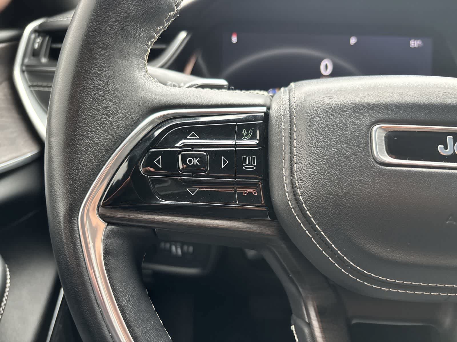 Certified 2022 Jeep Grand Cherokee Overland AWD/4WD image 10