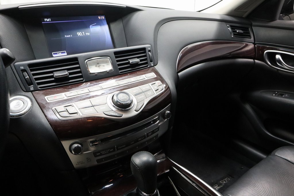 Used 2017 INFINITI Q70 3.7 w/ Technology Package image 30