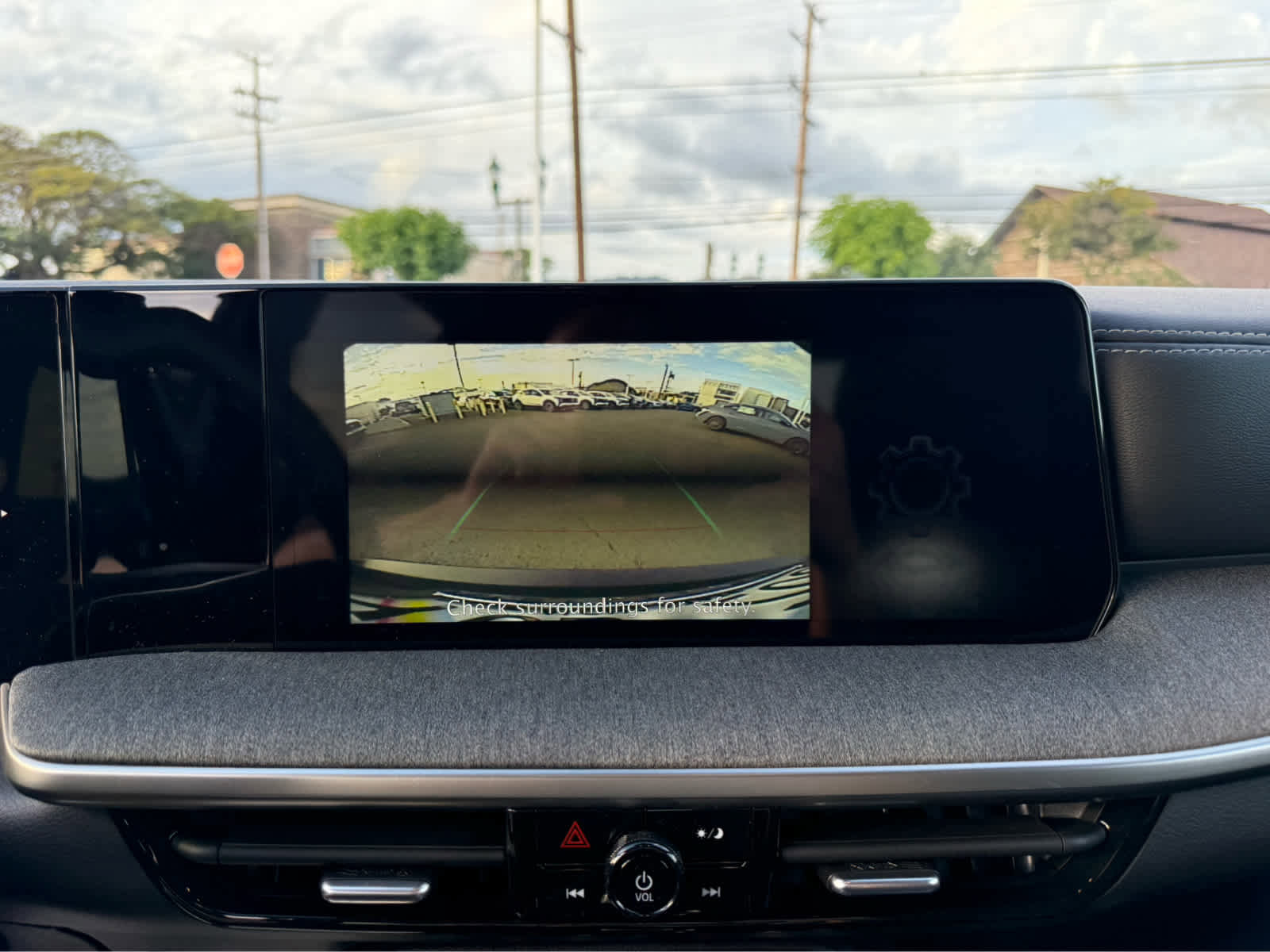 Used 2025 Nissan Kicks SV image 8