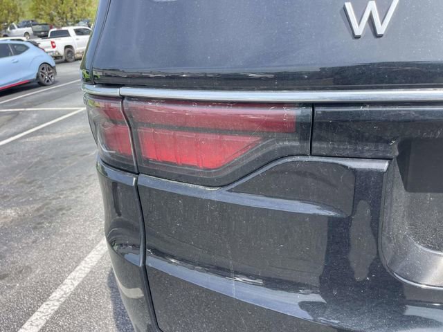 Used 2024 Jeep Wagoneer Series II w/ Flexible Seating Group image 9