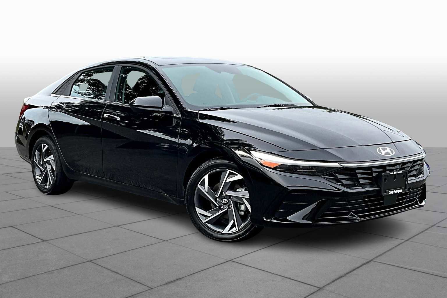 Used 2024 Hyundai Elantra SEL w/ Convenience Package image 2