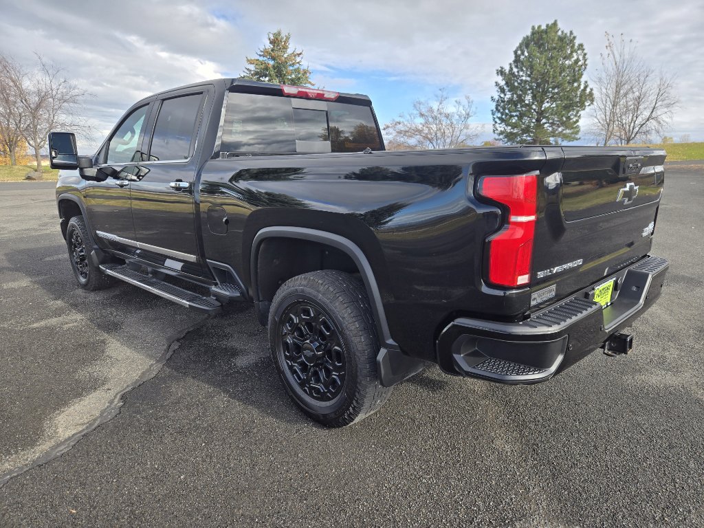 Used 2024 Chevrolet Silverado 3500 High Country w/ High Country Premium Package image 11