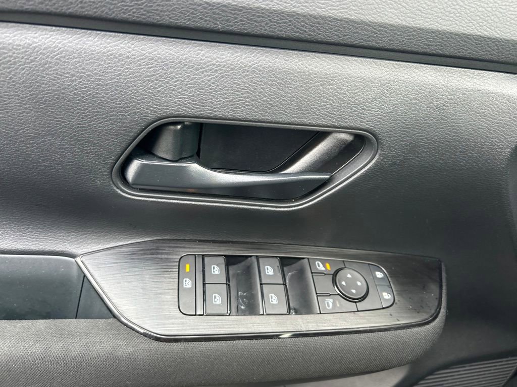 Certified 2025 Nissan Kicks S image 11