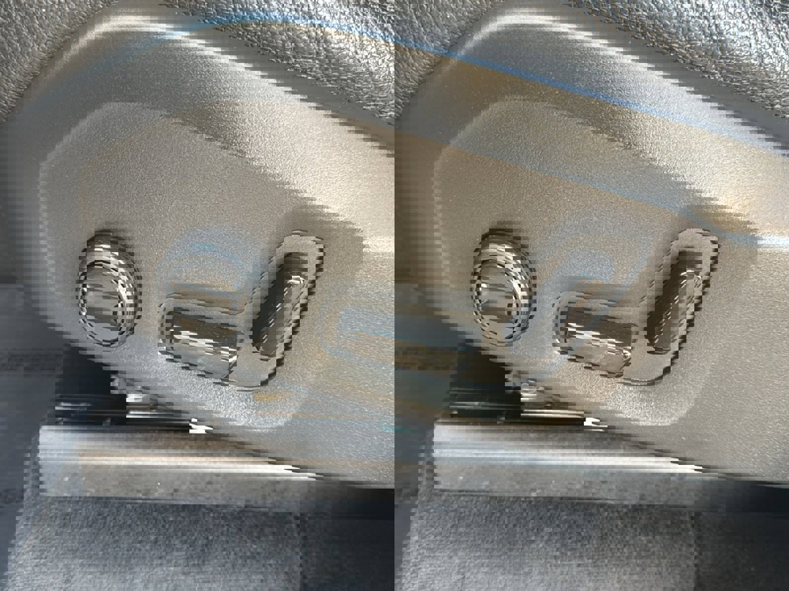 Used 2023 Volvo XC90 B6 Plus w/ Protection Package image 13