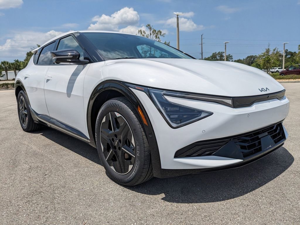 New 2025 Kia EV6 Wind RWD image 2