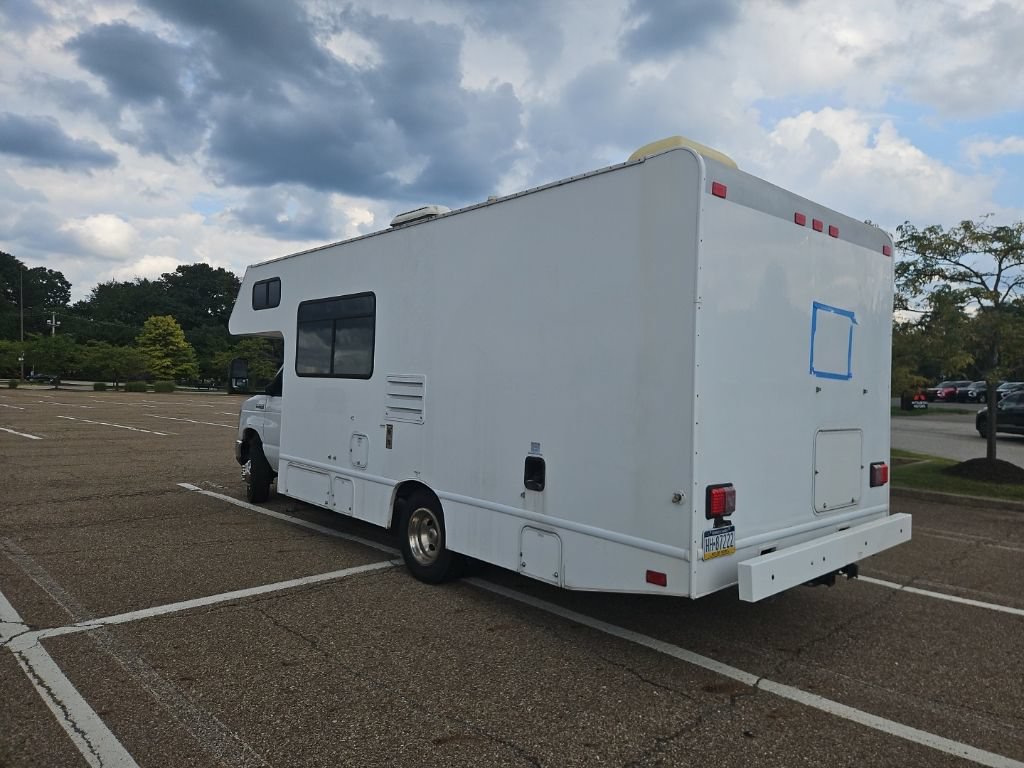 Used 2015 Ford E-350 and Econoline 350 Super Duty RWD image 3