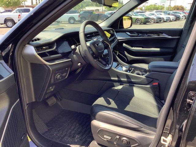 New 2023 Jeep Grand Cherokee Trailhawk w/ Luxury Tech Group III AWD/4WD image 7