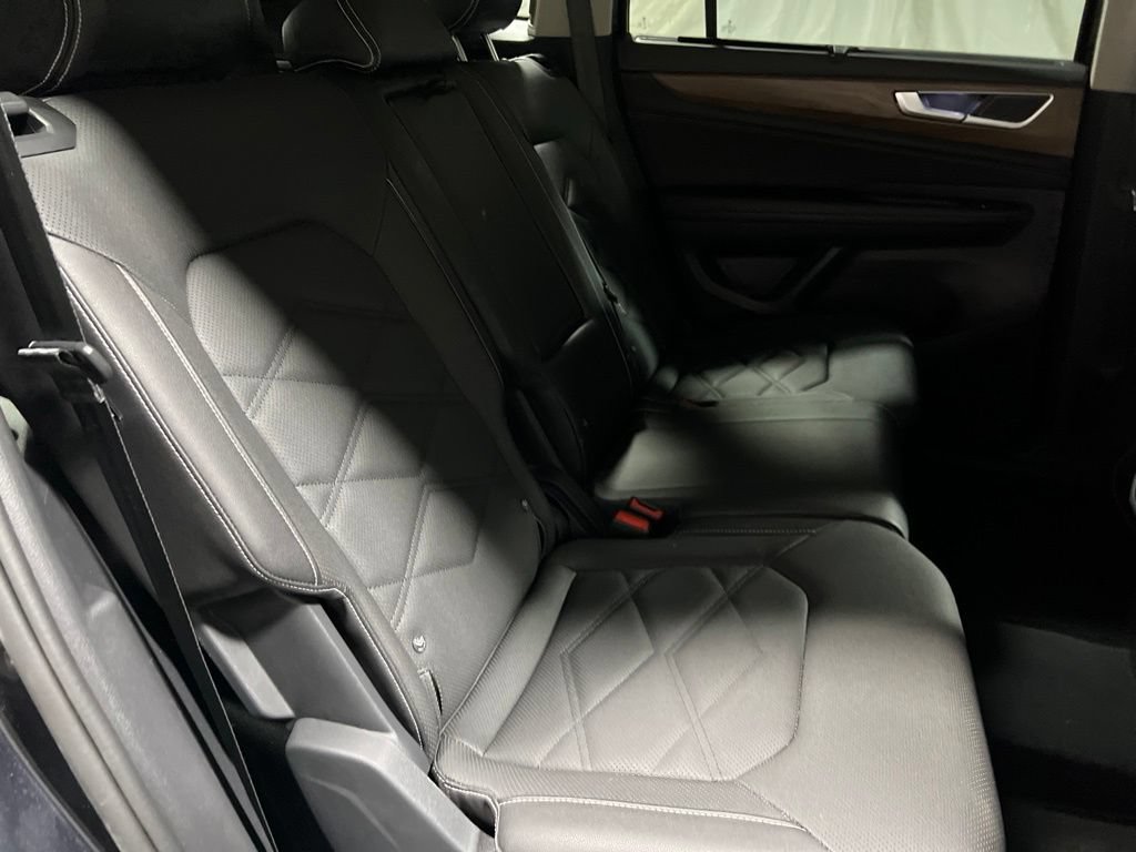 Used 2025 Volkswagen Atlas SE AWD/4WD image 11