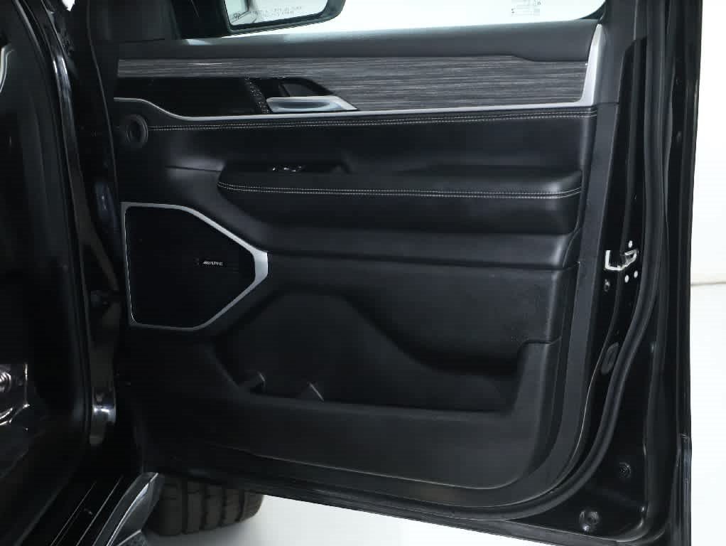 Used 2022 Jeep Wagoneer Series III AWD/4WD image 32