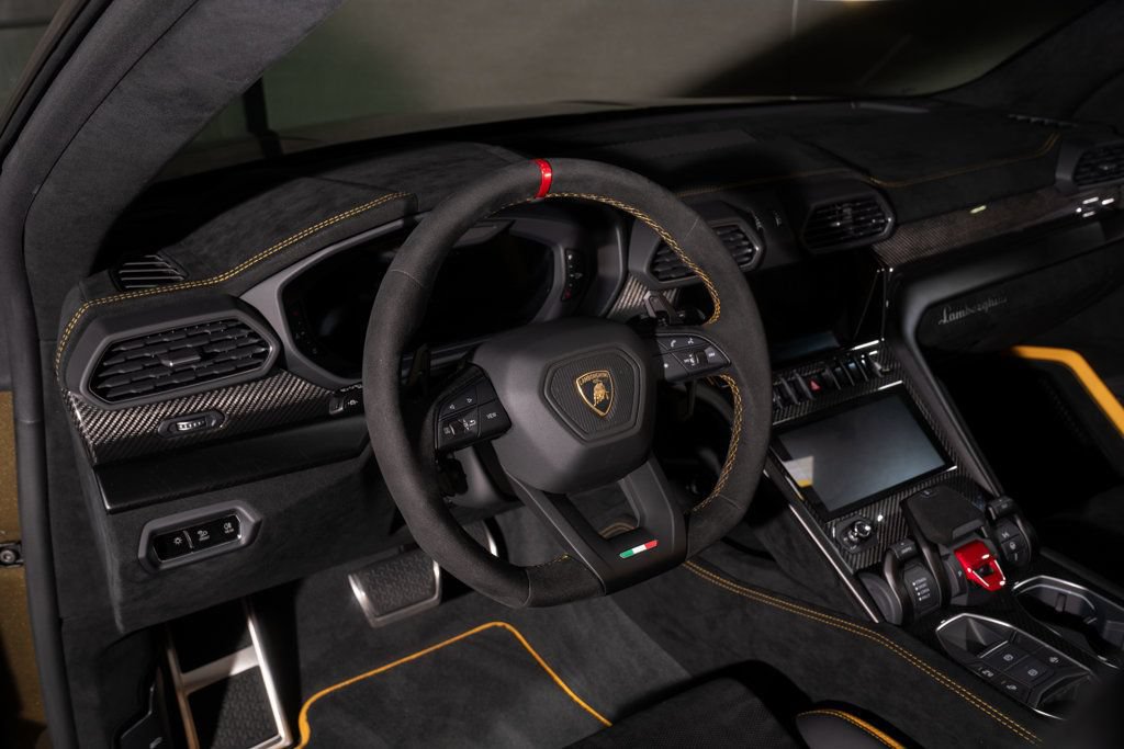 Used 2024 Lamborghini Urus Performante AWD/4WD image 9