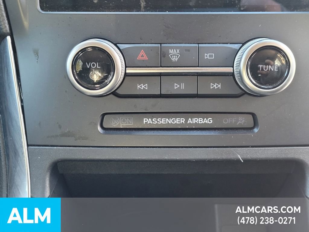 Used 2024 Ford Edge Titanium image 12