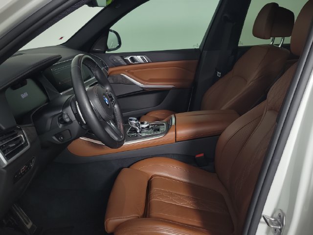 Used 2021 BMW X5 xDrive40i w/ M Sport Package AWD/4WD image 18
