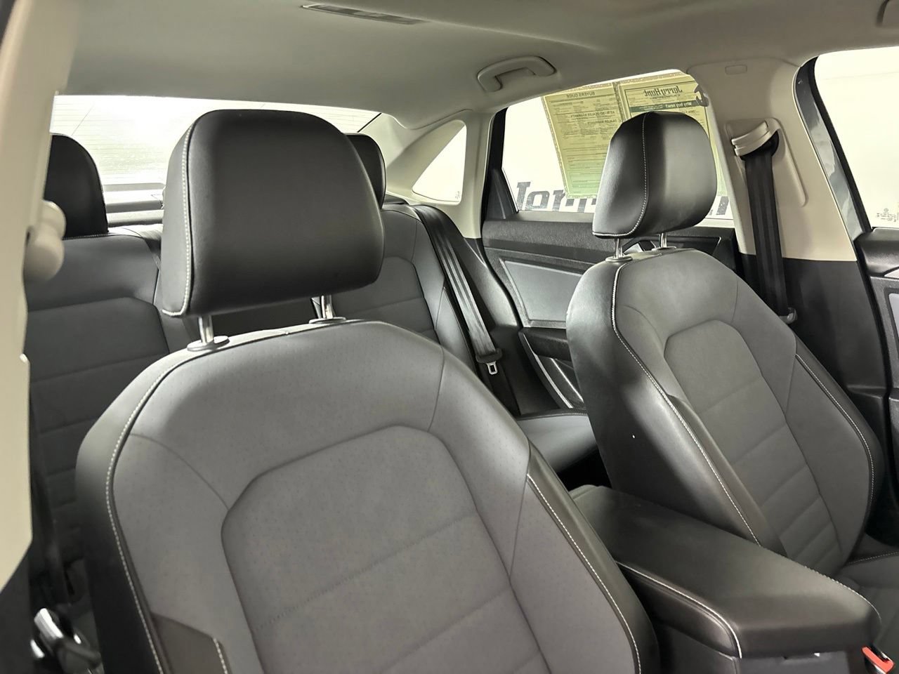 Used 2026 Volkswagen Jetta SE FWD image 30