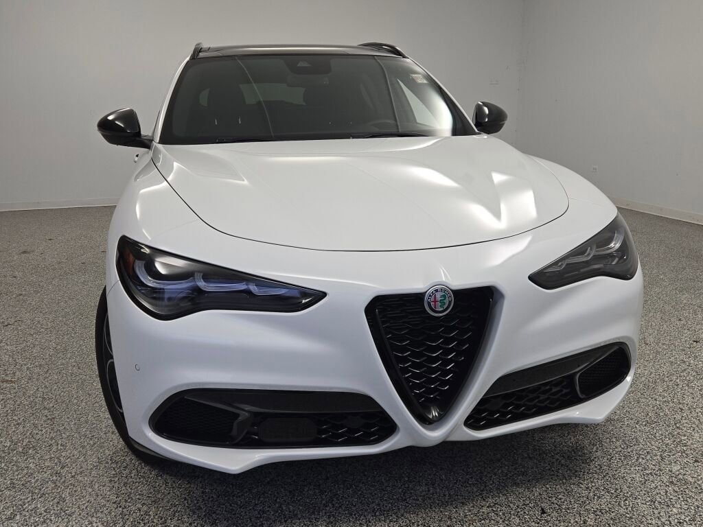 Used 2024 Alfa Romeo Stelvio Veloce image 5