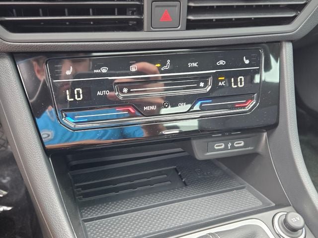 New 2026 Volkswagen Jetta SE FWD image 21