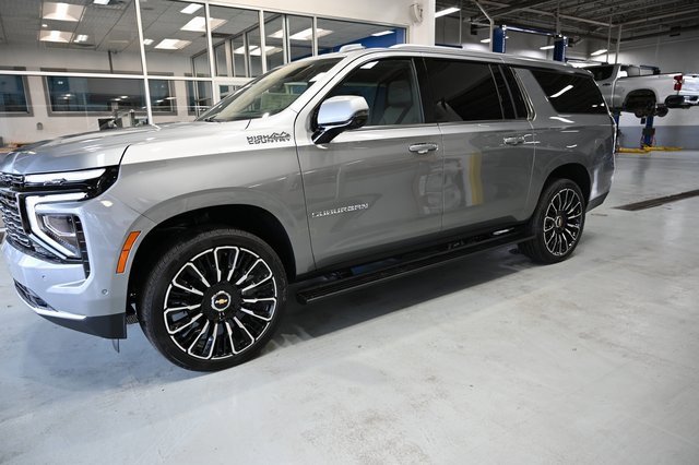 New 2026 Chevrolet Suburban High Country image 8